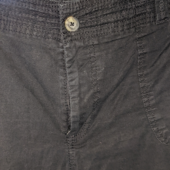 Dockers Crops - Picture 4 of 5